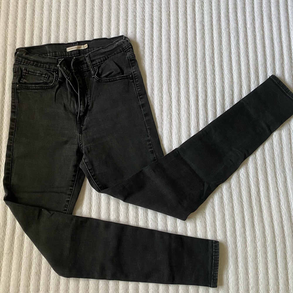 Mile High Super Skinny Levis, Size 28